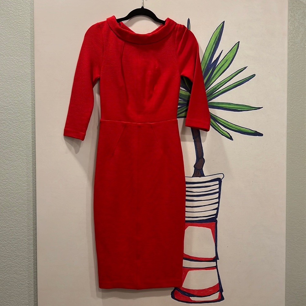Boden Thick Ribbed Red Classic Sheath w Gold Back Zipper Detail